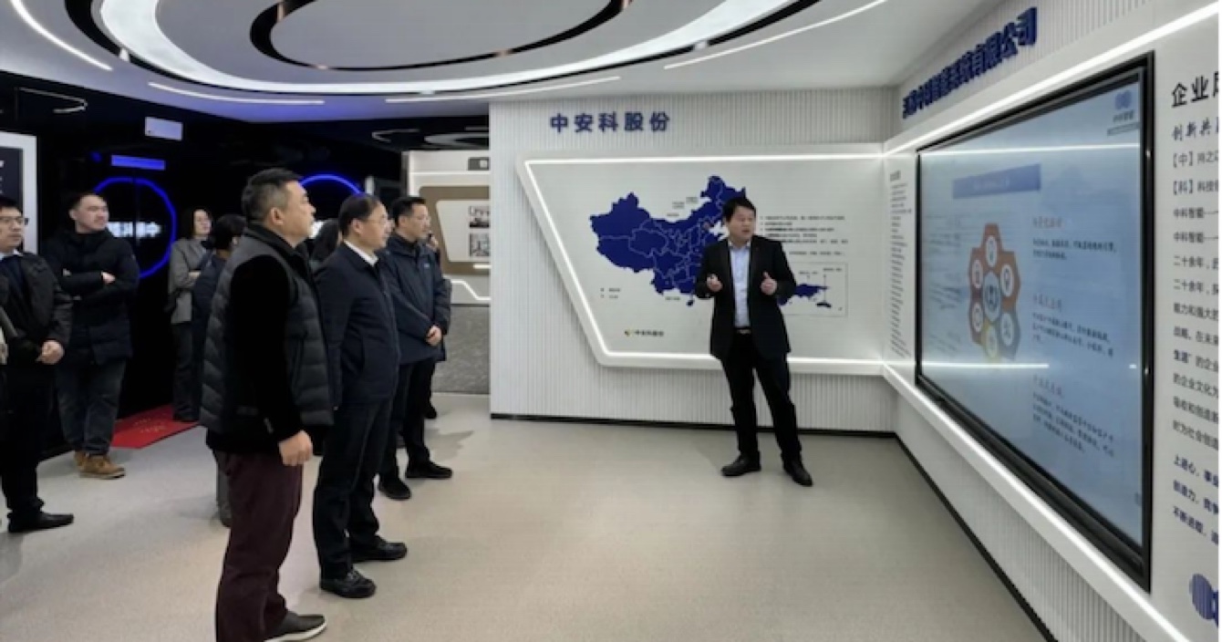 貼合適老化政策，助力智慧養(yǎng)老 | 蘇州市副市長查穎冬一行蒞臨中安科子公司中科智能調研適老化改造工作